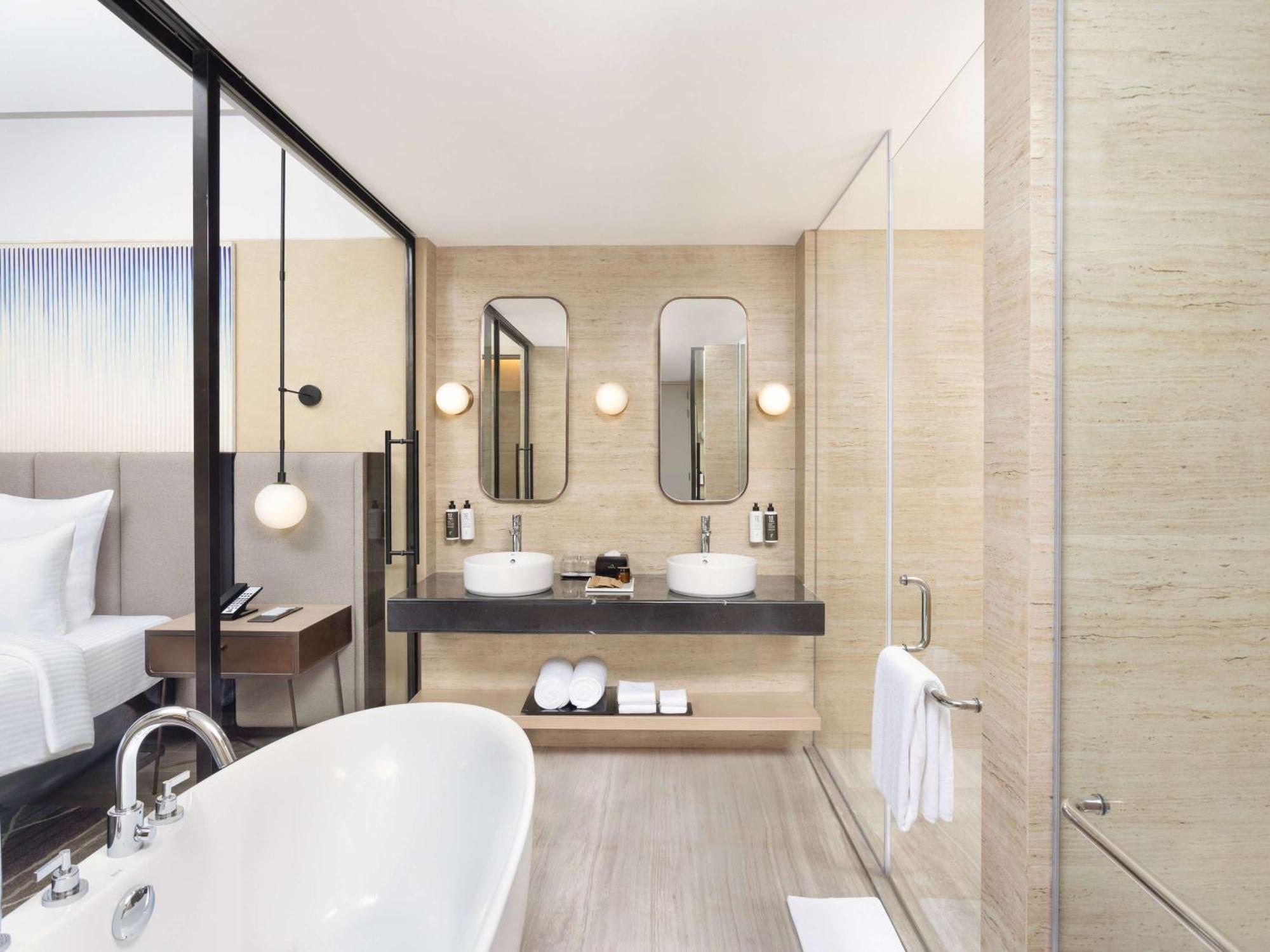Novotel New Delhi City Centre 외부 사진