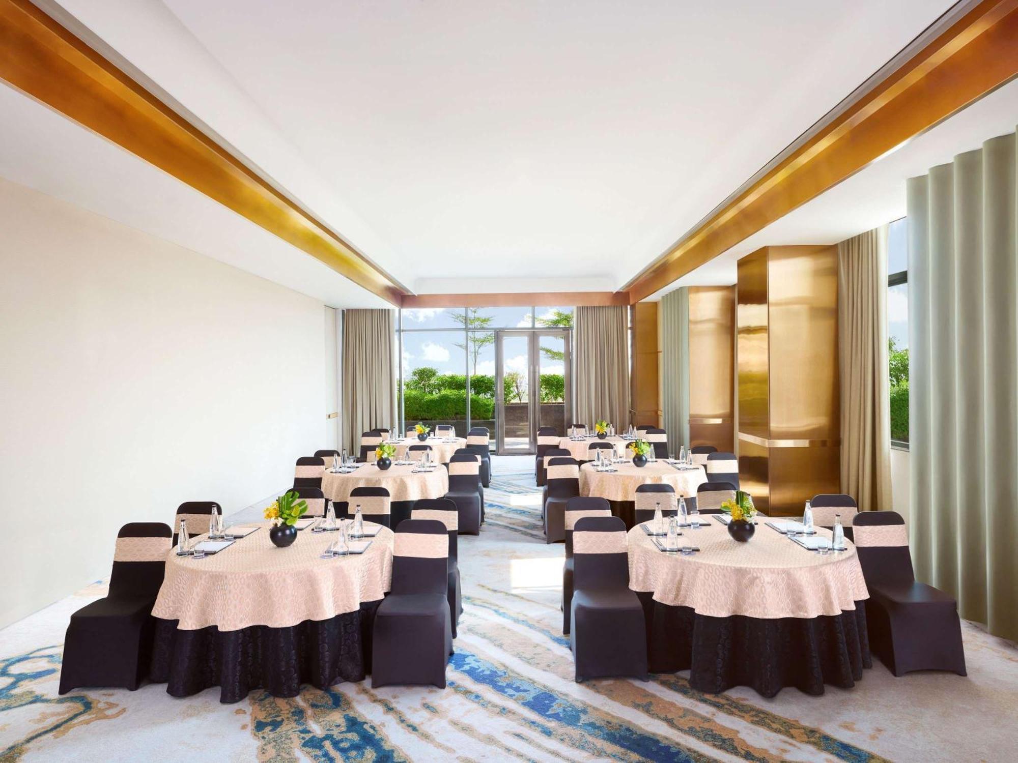 Novotel New Delhi City Centre 외부 사진